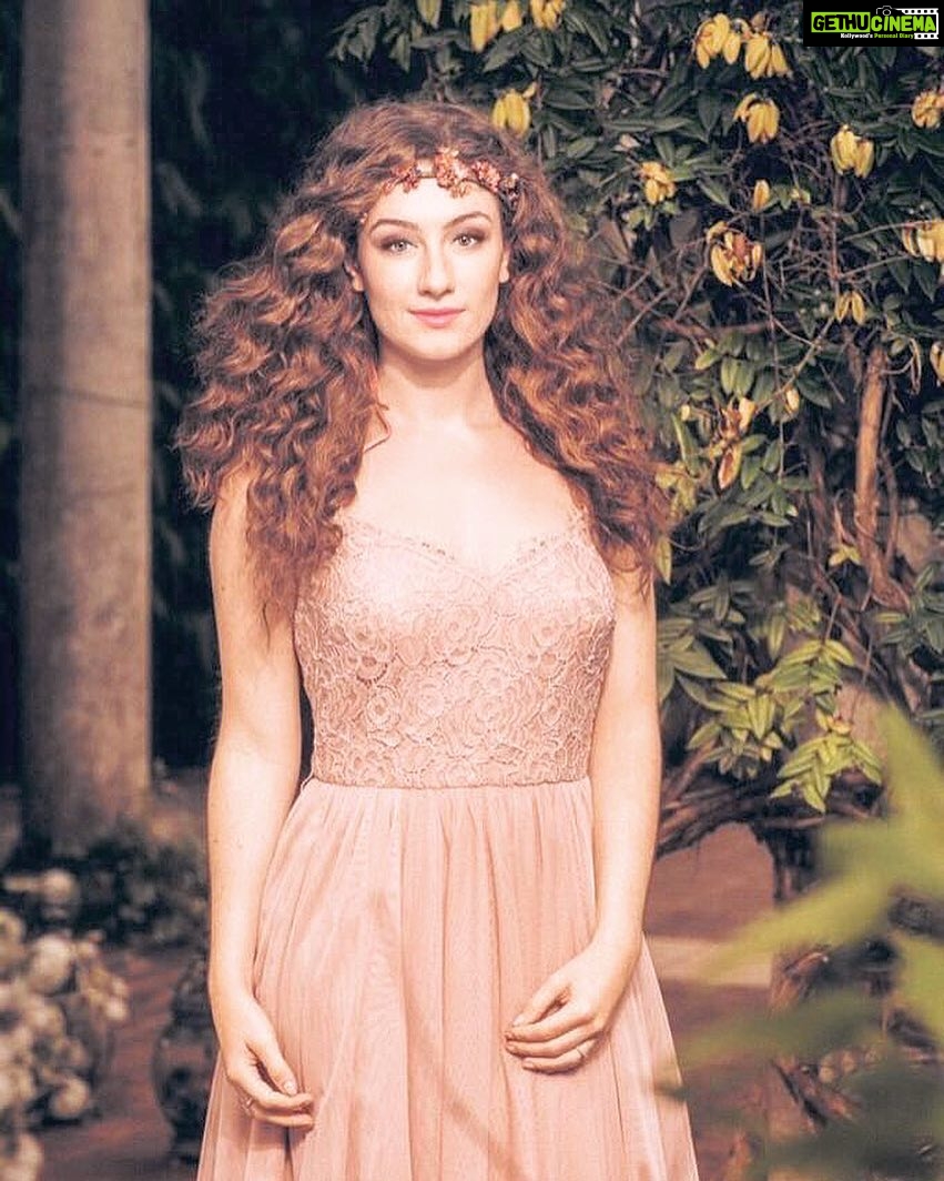 Amber Doig Thorne Instagram - Photo shoot in the woods 🌲🍃🌿