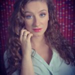 Amber Doig Thorne Instagram - Curly hair don't care 😎