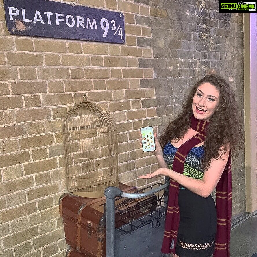 Amber Doig Thorne Instagram - Playing around changing my location settings on @badooapp - anyone around for a butterbeer in Hogsmeade? 😂 #badoo Platform 9 & 3/4, King's Cross