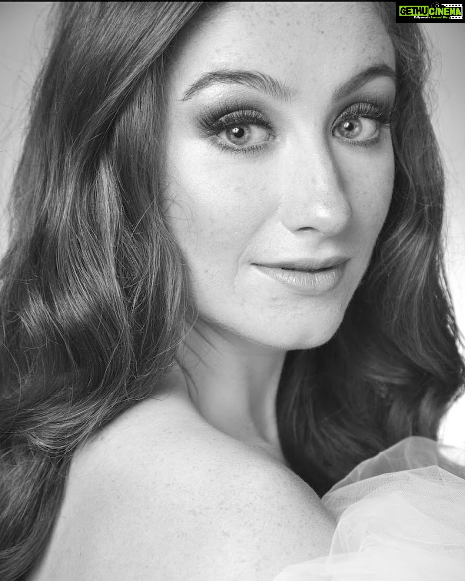 Amber Doig Thorne Instagram - Photoshoot vibes 📸 #actress #model #london #facebook #youtube #channel #video #comedy #youtubespace #amberdoigthorne #photoshoot #shoot #makeup
