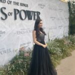 Amber Doig Thorne Instagram - The Rings Of Power World Premiere 🖤 Are you a LOTR fan? 🧝‍♂ 😍 Had the most amazing time at the premiere and after party - enjoying watching the first 2 episodes alongside the cast of the film and Jeff Bezos (casual) 👀🤣 I was a huge fan of the Lord of The Rings films growing up - I lived in New Zealand when and second films came out and everyone at my school was obsessed with them! So being able to spend time with the cast in San Diego, and now again in London - is a dream come true 😍 Thank you to @primevideouk for such a wonderful experience 🥰 The Rings of Power is coming to Prime Video on September 2nd! ❤ #PrimeVideoCreator #TheRingsOfPower @LOTRonPrime @PrimeVideoUK @primevideo #ringsofpower #lordoftherings #lotr #TheLordOfTheRings #TheRingsOfPower #lotredit #lotrcosplay #lotrfan #lordoftheringsfan #lordoftheringstrilogy #amberdoigthorne #ambzdt #tolkien #tolkienfan #tolkienmovie #tolkientribe #tolkienite #fantasybooks #fantasycreature #fantasyworld #fantasybook #cosplayofinstagram #filmpremiere #moviepremiere #redcarpet #redcarpetdress #redcarpetstyle #redcarpetmakeup #redcarpetlook Middle Earth