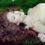 Amber Doig Thorne Instagram – 🌸🍃🌸 #natural #flowers @makeupbyzoetang #makeup #shoot London, United Kingdom
