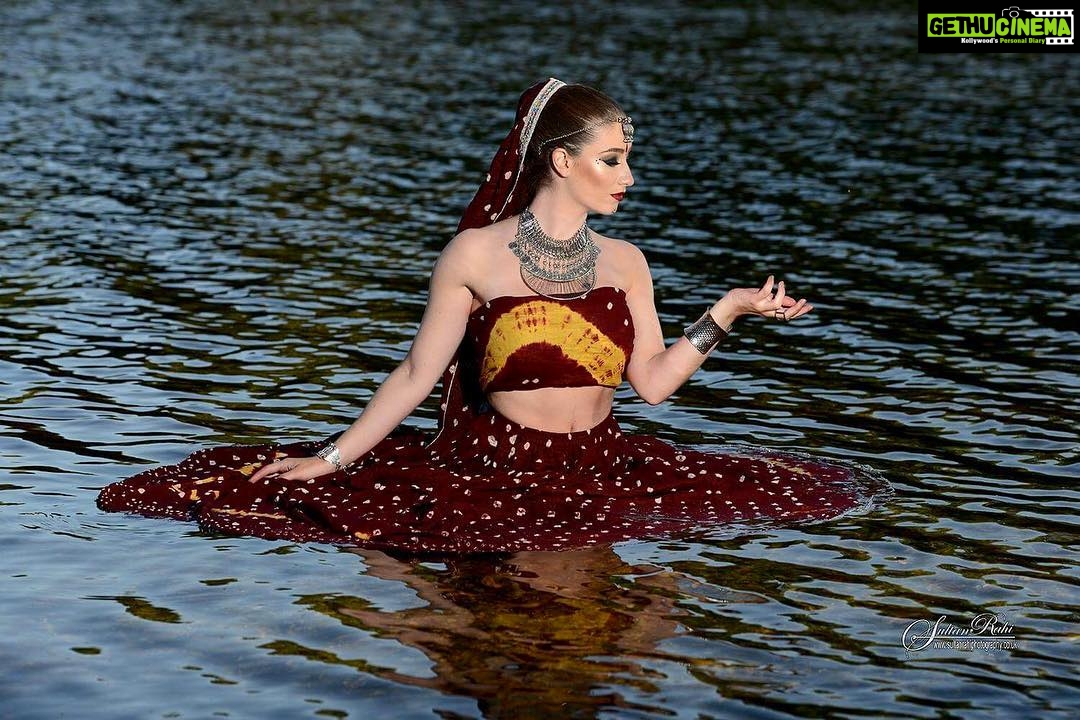 Amber Doig Thorne Instagram - Caption this 👀🤔 📸 By @sultanrahi5566 London, United Kingdom