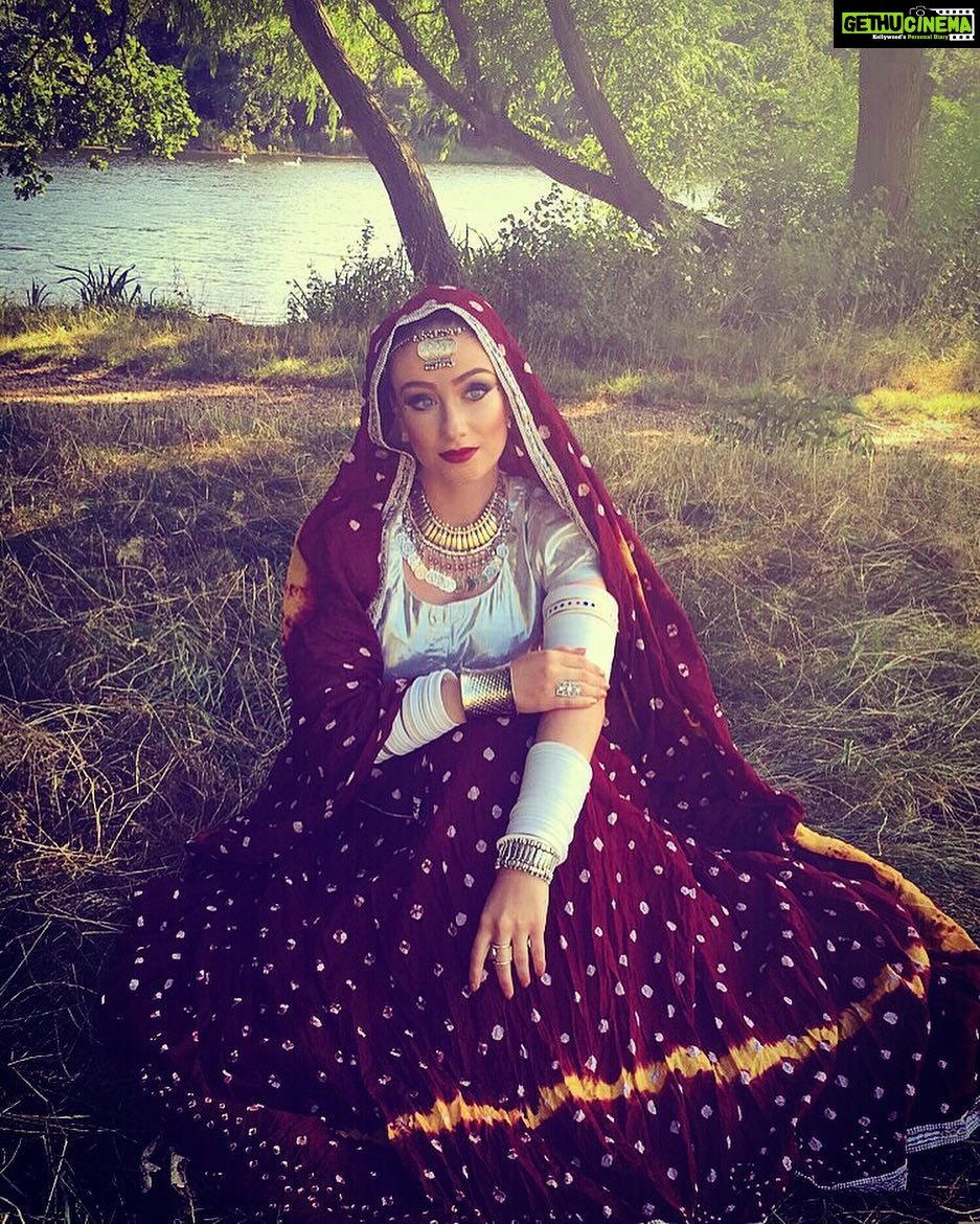 Amber Doig Thorne Instagram - Think I may have been Rajasthani in a previous life 😍 London, United Kingdom