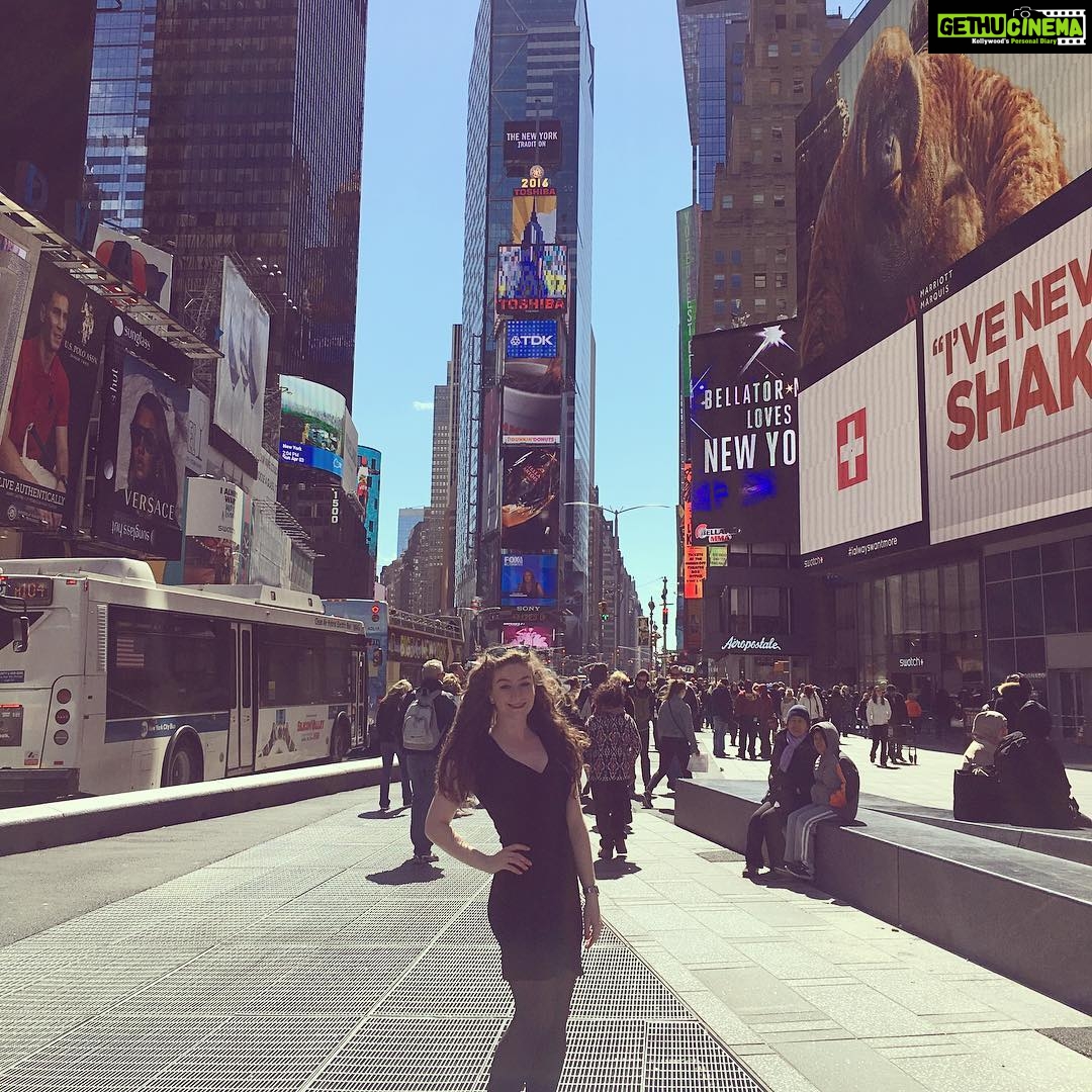 Amber Doig Thorne Instagram - Times Square 🇺🇸🇺🇸🇺🇸 Times Square in Nyc