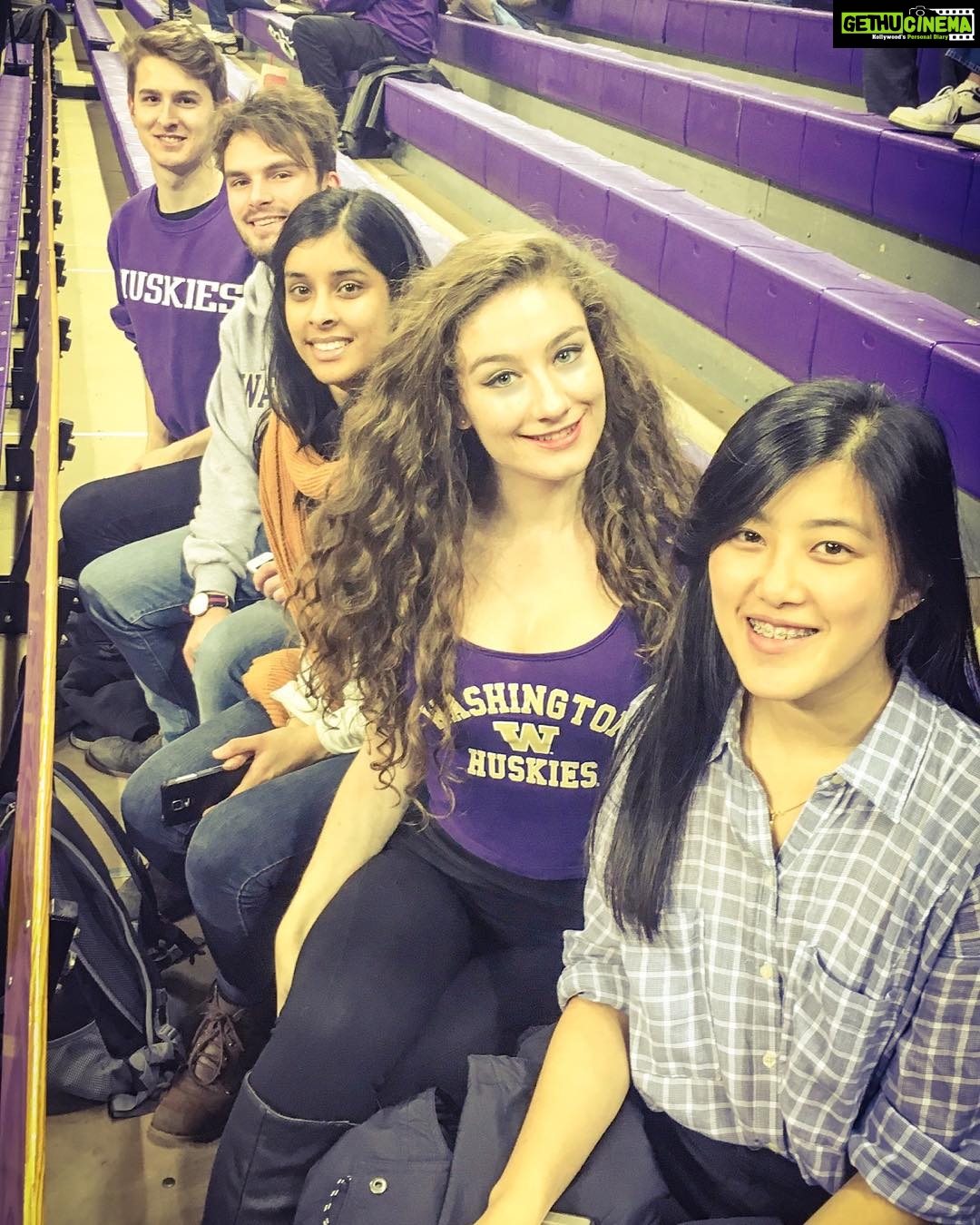 Amber Doig Thorne Instagram - GO DAWGS ππΎπ#universityofwashington #huskies #uwbasketball #seattle #usa Alaska Airlines Arena