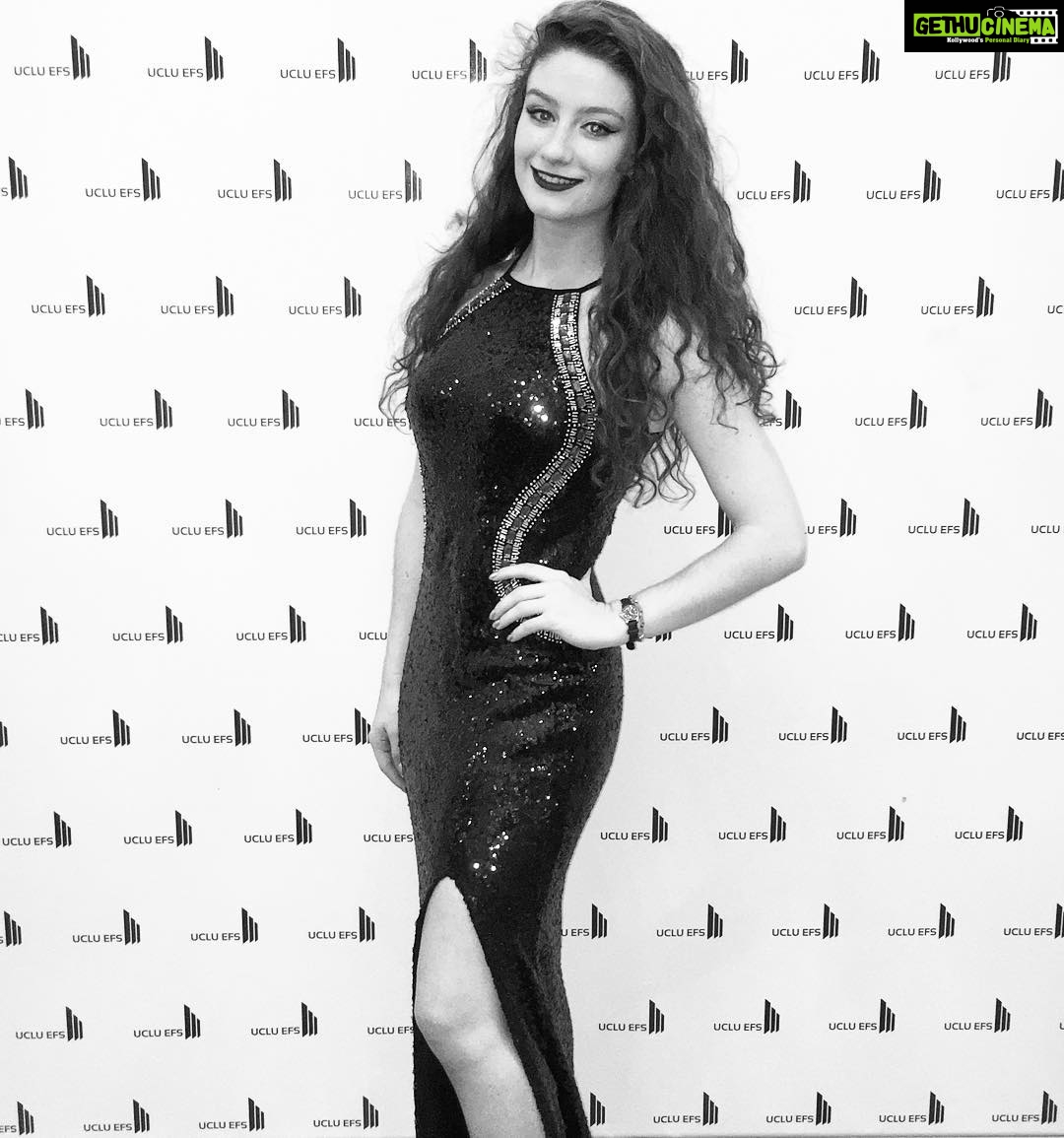 Amber Doig Thorne Instagram - UCL EFS BALL 2015 ❤️ #ucluefs #ballin #christmas #ucl #myuclyear