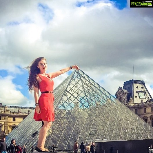 Amber Doig Thorne Instagram - Cheeky Louvre tourist photo 👌🏼 #louvre #paris #france #europe #summer #2015 #nofilter #student #museedulouvre Musée du Louvre