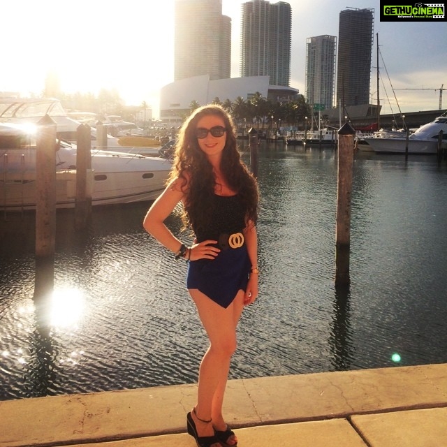 Amber Doig Thorne Instagram - Take me back to Miami ☀️ 🇺🇸🥰#throwback #miami #usa #summer #vacation #tanned Port of Miami
