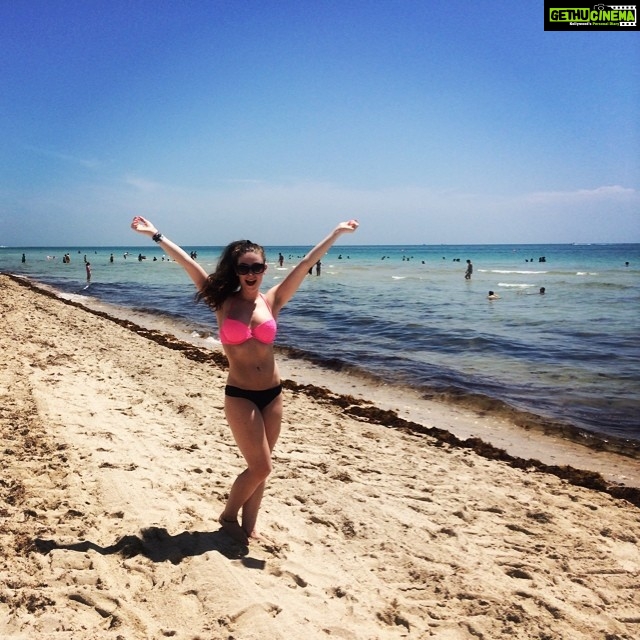 Amber Doig Thorne Instagram - Beaching it ❤️ #miami #beach #florida #usa #vacation #america South Beach, Miami Beach