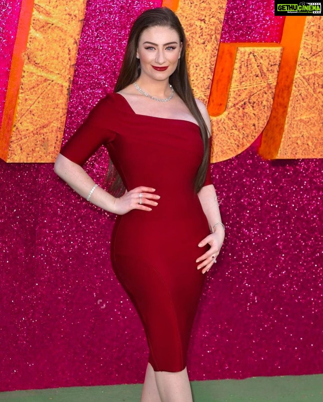 Amber Doig Thorne Instagram - Happy Sunday! What have you got planned this week? 🥰 Throwback to The Lost City UK Premiere 💖 This was one of my favourite films from 2022 so far - mainly because it is HILARIOUS, but also because… well… Channing Tatum 👀😍🍑 PS - Can we please appreciate Sandra Bullock & Channing’s chemistry because dayummmm 🙈🔥 Thank you @paramountuk for a lovely evening 💞 #filmpremiere #filmpremier #upcomingfilm #upcomingfilms #upcomingmovie #upcomingmovies #channingtatum #sandrabullock #danielradcliffe #bradpitt #lostcity #thelostcity #paramount #paramountuk #paramountpictures #paramountstudios #thelostcitymovie #newmovies #newmovie #newfilm #newfilms #weekendvibes #london #londonpremiere #londonpremier @lostcitymovie @channingtatum @paramountpics #channingtatumfans #sandrabullockedit #sandrabullockfan #danielradcliffe #danielradcliffeedit #danielradcliffefans Leicester Square, London