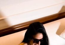 Ameesha Patel Instagram - DELHI… After a long Day of work n travel finally in my hotel room in DELHI n loving being on some video calls with my fans.4 best n super fresh deals 4 Meet n Greets,Video calls n corporate events,shows n Brand Endorsements etc. WHATSAPP my most trusted manager Mr MAHESH on +‭91 98330 20363🧿💖💯👍🏻