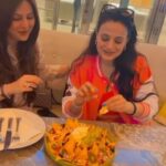 Ameesha Patel Instagram – DELHI… about last evening.. another cute evening,post work ,with my cutie pie @mumtazps @mumtazpatels 🌟🌟🌟💯💯🧿🧿💜💛🧡❤️‍🩹❤️‍🔥💖💝💘💓💕💞♥️❣️😘🌮🌮🌭🍔🌯🥪🍟🍕