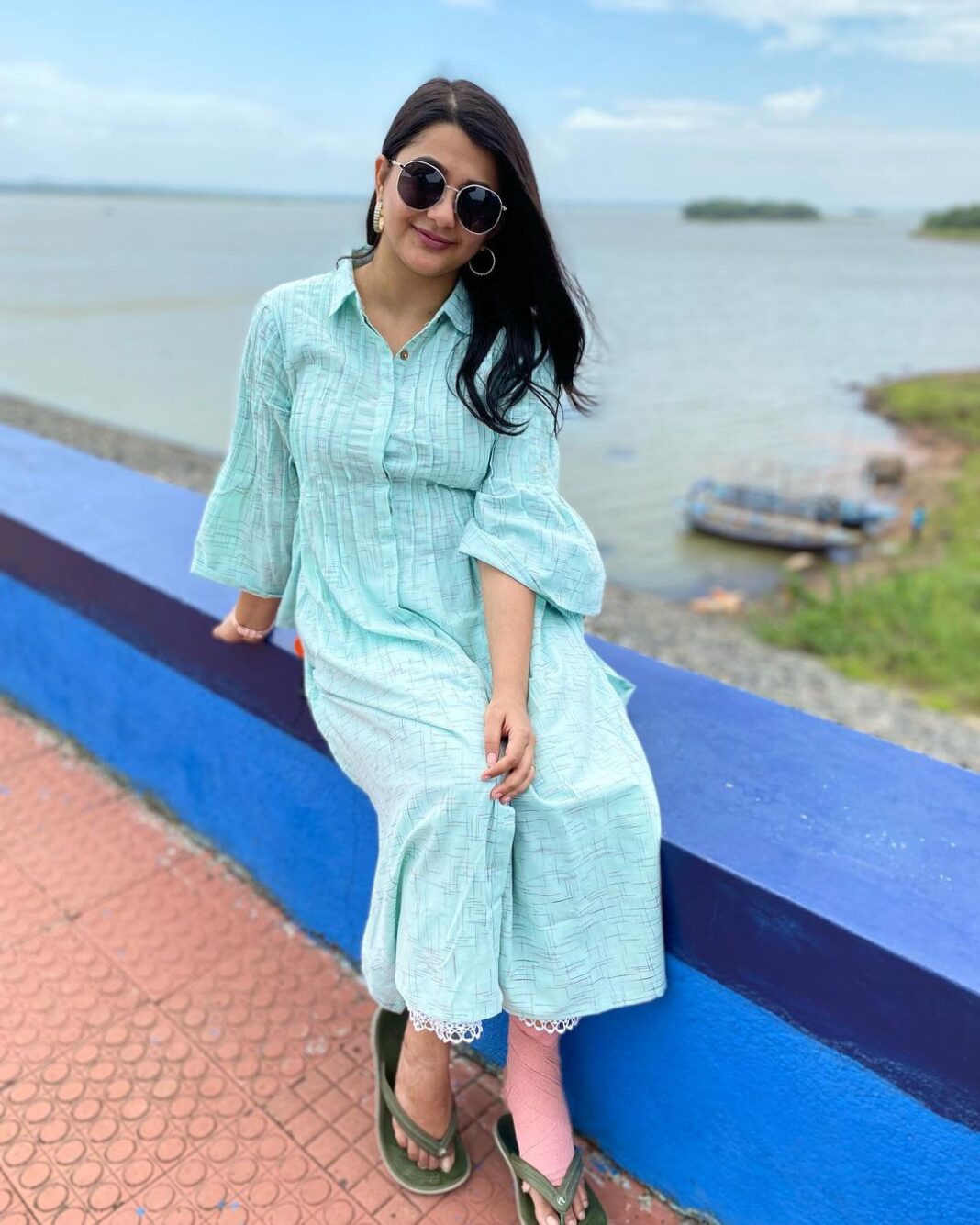 Anamika Chakraborty Instagram - Weekend Away! ❤️ @deepshikha_banerjee_ @pratapud @arindamkr92