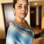 Anasuya Bharadwaj Instagram - Pic story doing my thing before I am out and about! #LifeUnfilteredPhotography by @susank.bharadwaj 🤷🏻‍♀️ #JustABthings #GoodMorning #NowGetGoing
