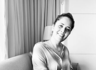 Anasuya Bharadwaj Instagram - Pic story doing my thing before I am out and about! #LifeUnfilteredPhotography by @susank.bharadwaj 🤷🏻‍♀️ #JustABthings #GoodMorning #NowGetGoing