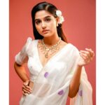 Anaswara Rajan Instagram – Just a vintage soul 🌼

Shot by: @jiksonphotography
Styling: @anusharejiar
wardrobe: @arsignatureofficial
HMU: @jijeeshmakeupartist
