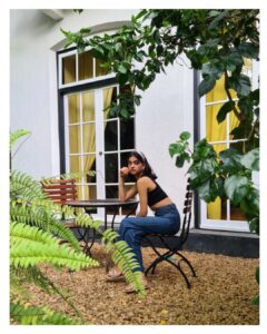 Anaswara Rajan Instagram - Thursday energy 🌼🍃🐝☀️

@oldharbourhotel