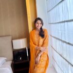 Andrea Jeremiah Instagram - #anelmelapanithuli 🌻🌻🌻 MUH Team @prakatwork @sharmilahairstylist 📸 @aadhavkannadhasan #shotoniphone #promos