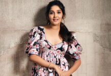 Anikha Instagram - @arsignatureofficial @shafishakkeer @anusharejiar @femy_antony__ @vishnupriyaprakasan