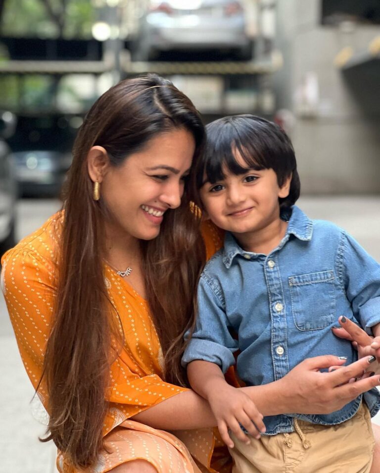 Anita Hassanandani Instagram - Just another day with my munchkin! Wearing @stylejunkiie