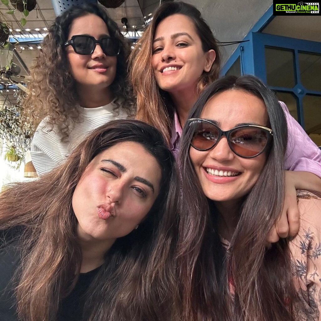 Anita Hassanandani Instagram - Girls day out! With these beauties 🤍✨ So so so nice seeing you all 😍