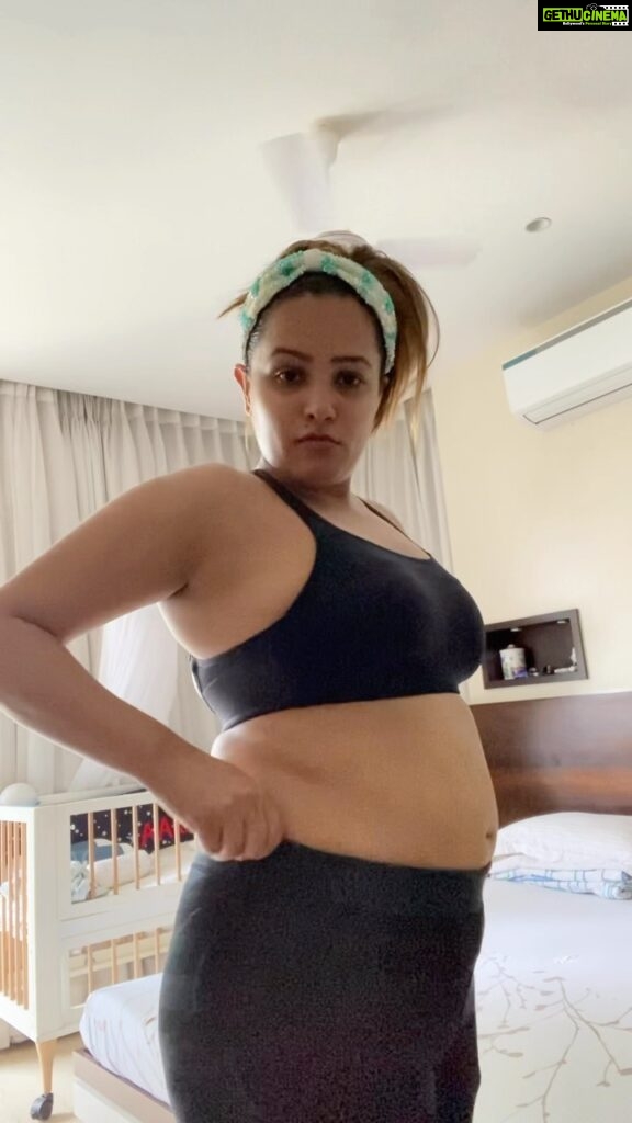 Anita Hassanandani Instagram - All you got to be is consistent ✨🤍 Getting there. Still a lonnnnnnnggggg way to go Mind you with zero diet! I eat everything 😍 🍕 🍦 🍔 🍟 Thank you @flexifityogi @happy_healthy_holy
