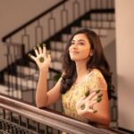 Anju Kurian Instagram - I stood there waving to my neighbour for 10 minutes before realizing that she was just cleaning her windows 🙊! Tag your neighbours if you have experienced any similar personal fail 😂🤫! #thursdaythoughts #whoops #funnymoments #mehandi #funtimes #memestagram #instadaily #pictureoftheday #relatablepost #neighbours #whynot #dailythoughts #hashtags #instagramhub #creatorgrams #goodmorning #hellofromtheotherside Kerala