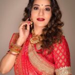 Antara Biswas Instagram - #ChathPooja 2022 ❤️🪔🥰… #indian #saree #look #loveyourself #lovemylook #ad #shoot #horlicks #photoshoot Saree: @kalpana_saree_emporium Mua: @sachinmakeupartist1 Hairstyling: @shab_qureshi786 Assisted by : @deepakpathak663 📸 @ashish_ojha_photography Managed by: @riyashhh269