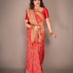 Antara Biswas Instagram - #ChathPooja 2022 ❤️🪔🥰… #indian #saree #look #loveyourself #lovemylook #ad #shoot #horlicks #photoshoot Saree: @kalpana_saree_emporium Mua: @sachinmakeupartist1 Hairstyling: @shab_qureshi786 Assisted by : @deepakpathak663 📸 @ashish_ojha_photography Managed by: @riyashhh269