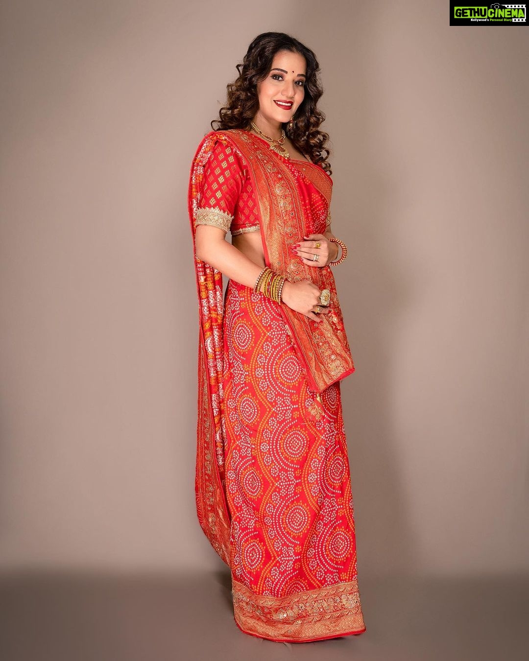 Antara Biswas Instagram - #ChathPooja 2022 ❤️🪔🥰… #indian #saree #look #loveyourself #lovemylook #ad #shoot #horlicks #photoshoot Saree: @kalpana_saree_emporium Mua: @sachinmakeupartist1 Hairstyling: @shab_qureshi786 Assisted by : @deepakpathak663 📸 @ashish_ojha_photography Managed by: @riyashhh269