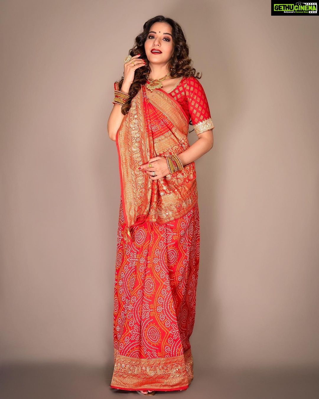 Antara Biswas Instagram - #ChathPooja 2022 ❤️🪔🥰… #indian #saree #look #loveyourself #lovemylook #ad #shoot #horlicks #photoshoot Saree: @kalpana_saree_emporium Mua: @sachinmakeupartist1 Hairstyling: @shab_qureshi786 Assisted by : @deepakpathak663 📸 @ashish_ojha_photography Managed by: @riyashhh269