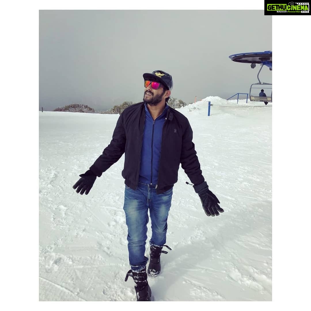 Antony Varghese Instagram - Sky above, snow below and peace within. ☁❄😇 Pic courtesy @george_palayil_official Mount Hotham