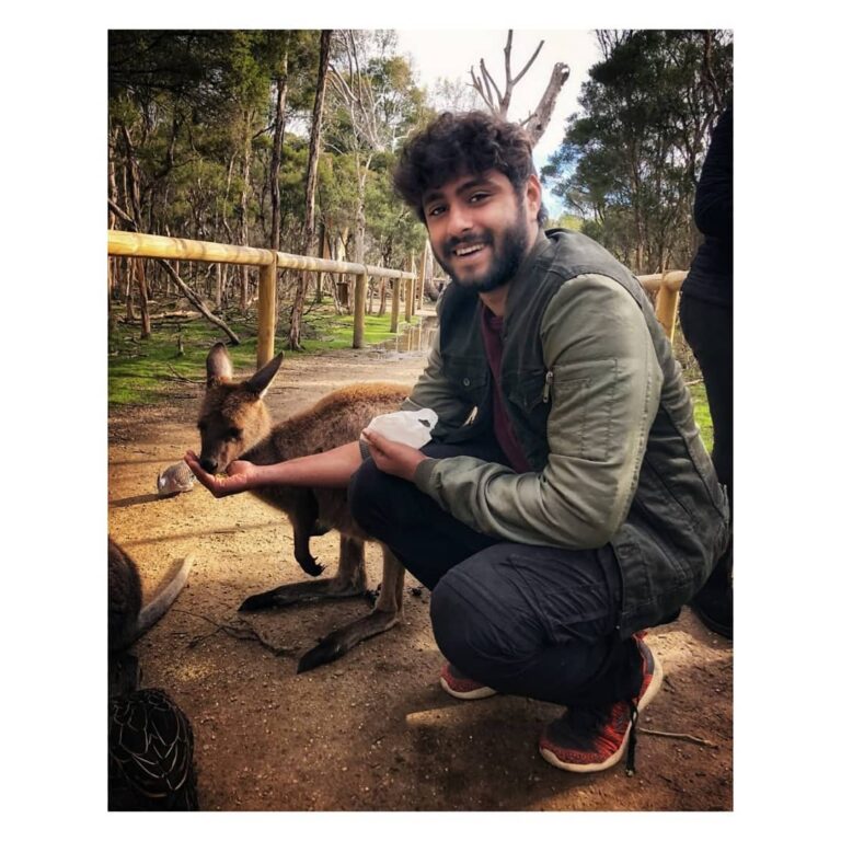 Antony Varghese Instagram - New found mini- obsession..watchin' the kangas eat 🌿 Melbourne, Victoria, Australia