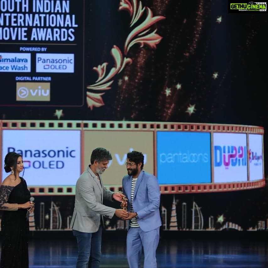 Antony Varghese Instagram - Much honoured to receive the award for best debutant actor (Angamaly diaries) Thank you @siimawards . Costume designed by @soorajskofficial #siima2018 Dubai, United Arab Emirates