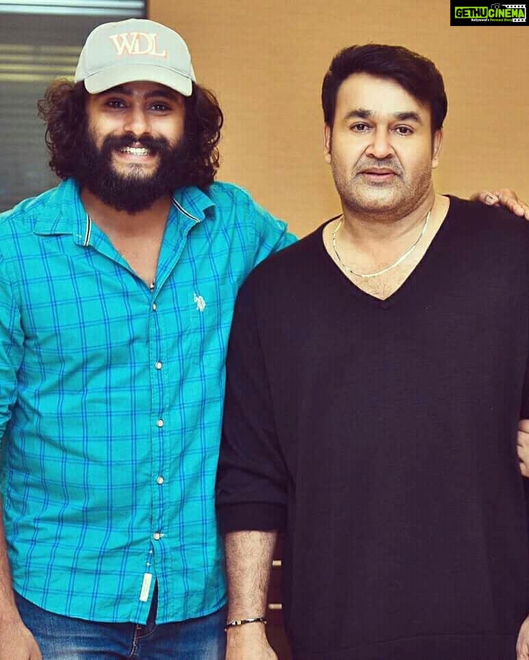 Antony Varghese Instagram - ജന്മദിനാശംസകൾ ലാലേട്ടാ @actormohanlalofficial ♥fanboy moment Holiday Inn Kochi
