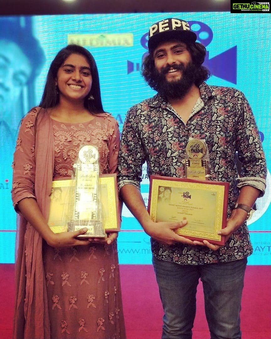 Antony Varghese Instagram - Won Youth Icon award with @nimisha_sajayan 😀 Kerala short movie awards 2017 in memory of director Rajesh Pillai Sir 🙏🏻 Kochi, India