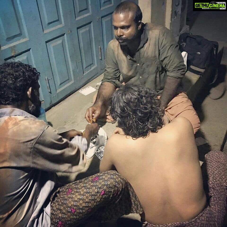 Antony Varghese Instagram - Swathanthdryam Ardha Rathriyil movie stills.... Niit shoot... food adikkal with Chemban bro and vinayakan bro... @v9india and @chembanvinod 🙂 Trivandrum, India