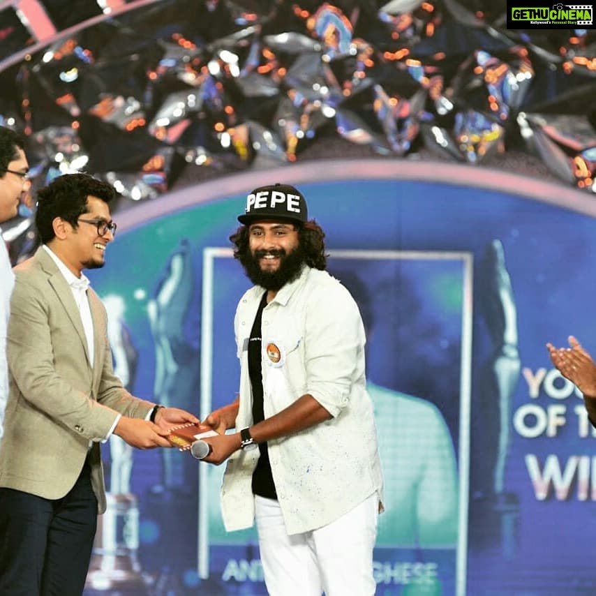 Antony Varghese Instagram - 20th Asianet Film Awards 🏆 #Youthiconoftheyear✌🏻happymoments#positivevibes#respectouraudience Adlux International Convention & Exhibition Centre