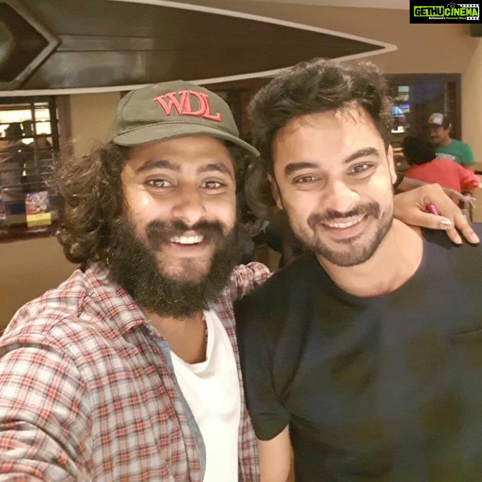 Antony Varghese Instagram - With @tovinothomas , @soubinshahir , @gregg_dawg , @chembanvinod , @joju_george , @kalidas_jayaram Holiday Inn Kochi