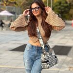 Anushka Sen Instagram – Autumn 🍂 
Wearing this cute sweater from @FashionNova 🫰 Seoul, Korea