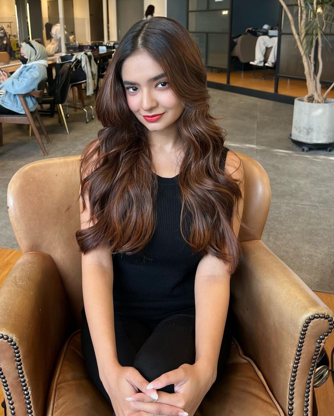 Anushka Sen Instagram - 🫰 #SenInSeoul #KoreanMakeup . Hair and 📸 : @marc1121 Makeup: @jjini._.mup Salon: @yoning_official