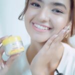 Anushka Sen Instagram - #Collab Want brighter skin but heavy creams make you feel oily and sticky? Time to revolutionize your brightness regime with the all new moisturizer in a gel format, it instantly brightens your skin without leaving your skin sticky💦 Backed with best of science 🧪 & the goodness of nature🍃this seurm gel hydrates & moisturizes skin and gives 12hr oil control which I think is a game changer💛 Try it for yourself and I promise you won’t regret!!! @garnierindia #Garnier #BrightComplete #Serum #Gel #Moisturizer #VitaminC #Dullness #DarkSpots #Lightweight #OilControl #Brightness #ad