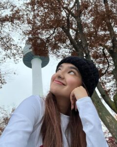 Anushka Sen Instagram - I Seoul U 💜🫰#SenInSeoul N서울타워 - N SeoulTower