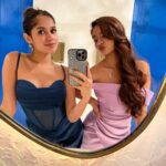 Anushka Sen Instagram - Throwback to this super fun day with my constants 💜✨