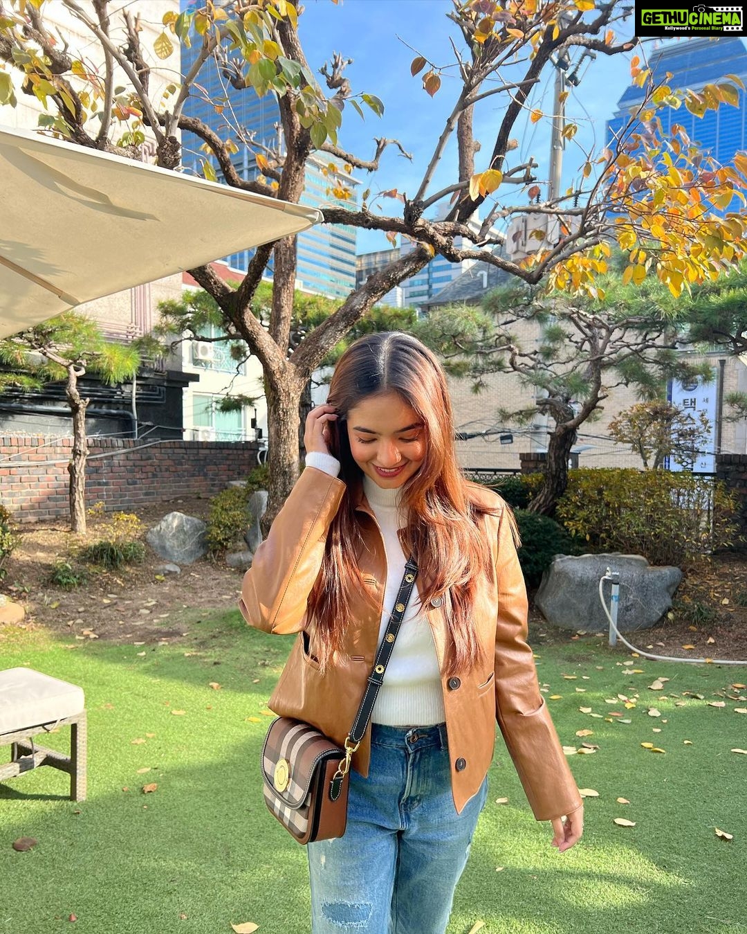 Anushka Sen Instagram - We were just two lovers Feet up on the dash, drivin' nowhere fast Burnin' through the summer Radio on blast, make the moment last 🫰🍂 Seoul, Korea
