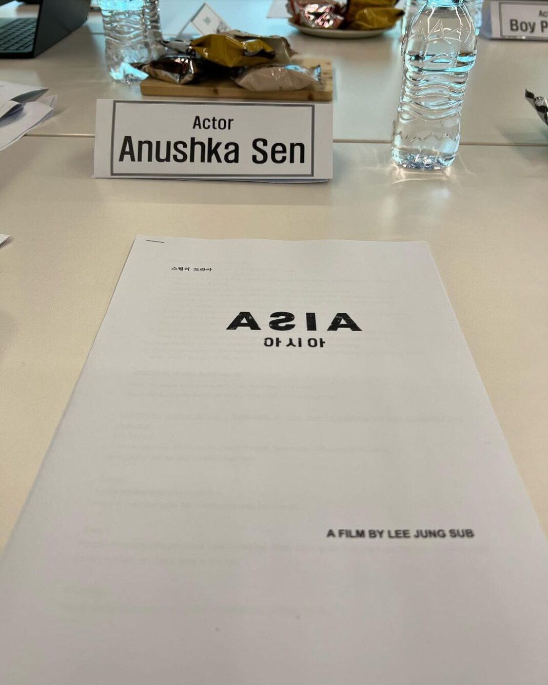 Anushka Sen Instagram - One Asia 🫰💜 #Kfilm #Asia #Korea #SenInSeoul Seoul, Korea