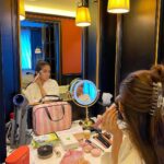 Anushka Sen Instagram - starting the day with music and makeup therapy 🫰#SenInSeoul 💁‍♀️ Seoul, Korea