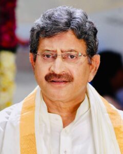 Anushka Shetty Instagram - Deeply saddened to hear the demise of Legendary Superstar Krishna garu 💔 
His contribution to Indian cinema will be remembered forever 🙏 

My deepest condolences to @urstrulymahesh garu , family and fans 🙏  Om Shanti 😢💐
