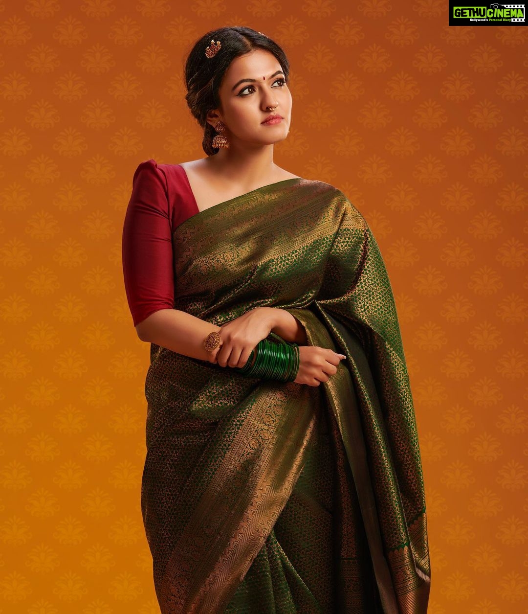 Aparna Das Instagram - Blessed 😊 . Client: @kalyansilks @kalyansilksme Agency: @twotone.agency Photography: @shafishakkeer Post production: @jineeshchandraboss Assisants : @abin_km_ @emilstanlyjo Styling: @styledbysmiji Assisant: @vishnupriyaprakasan Makeup: @femy_antony__ Reels: @aswaghoshan Edit &Di @arun_c_s___